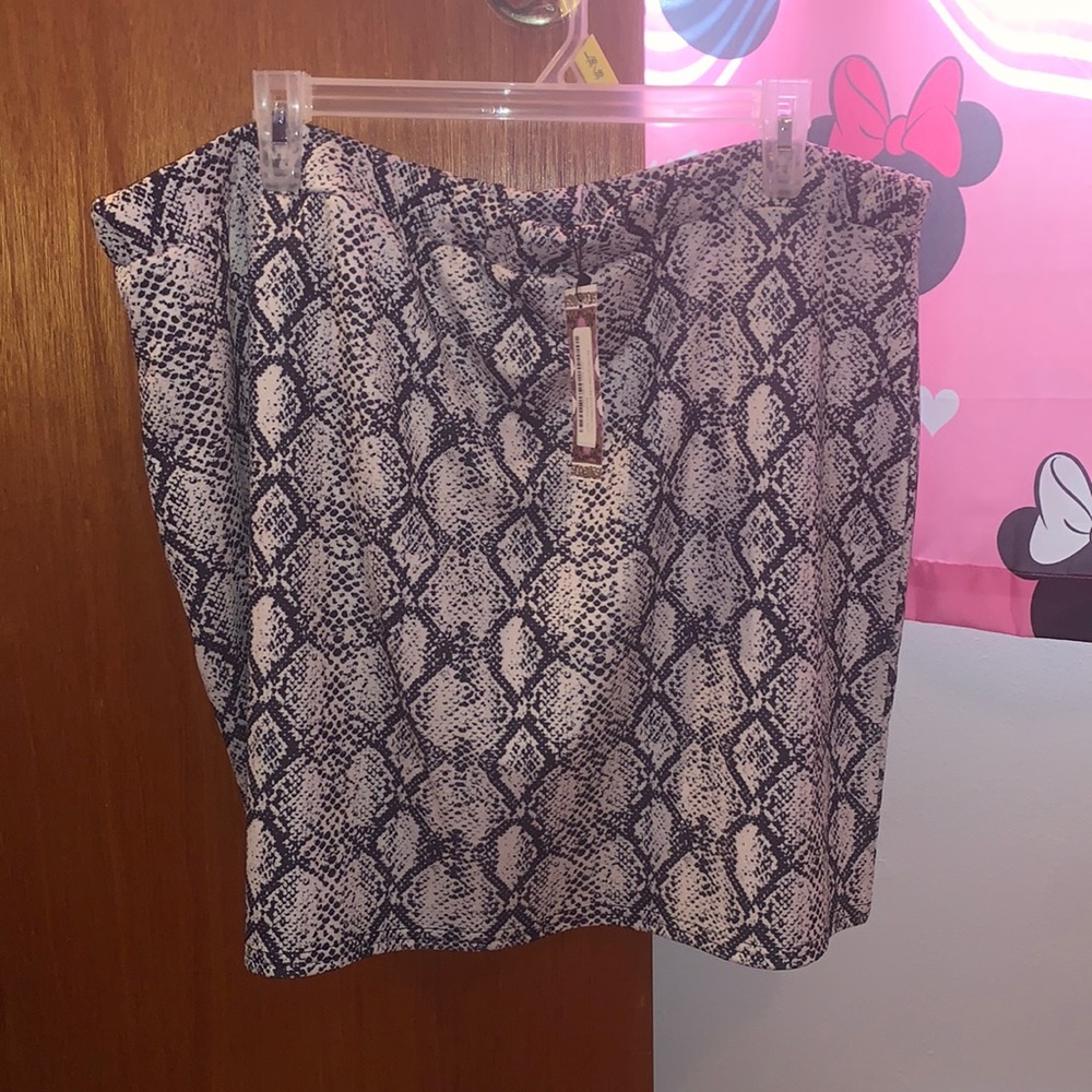 Brand new mini skirt from boohoo size us 22
